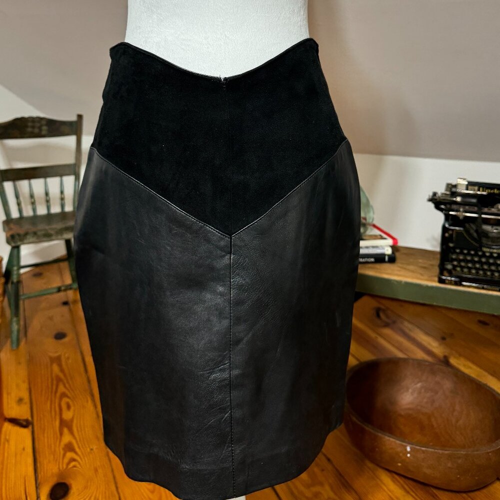 Ladies black leather skirt with suede inset size 8-10
